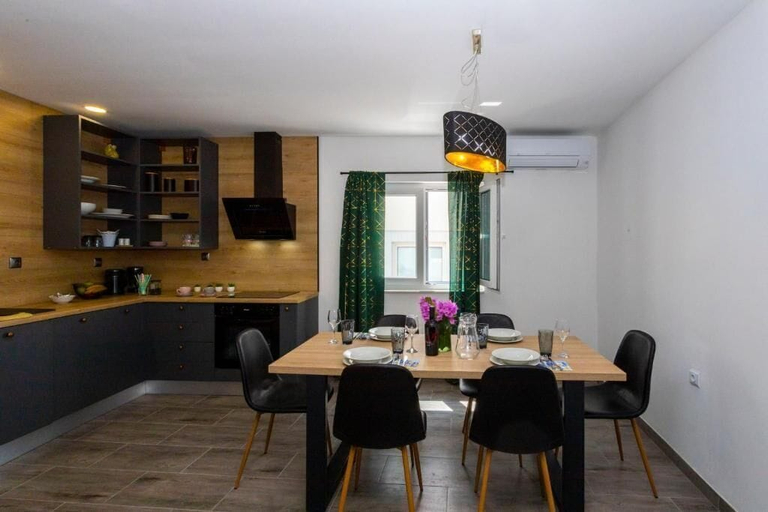 Others 5, Apartment Coastal Urban Nest, Makarska
