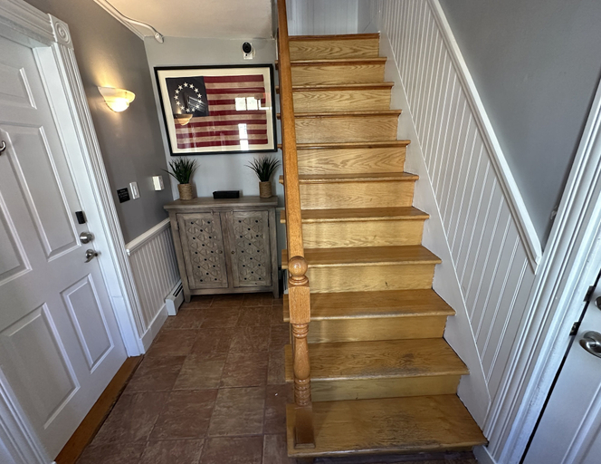 Interior 3, Open & Airy One Bedroom Suite in Downtown Newport #18 1 Home, Newport