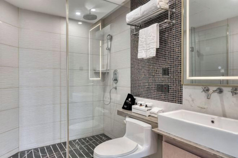 Bathroom 3, Yin Sheng International Hotel, Heze