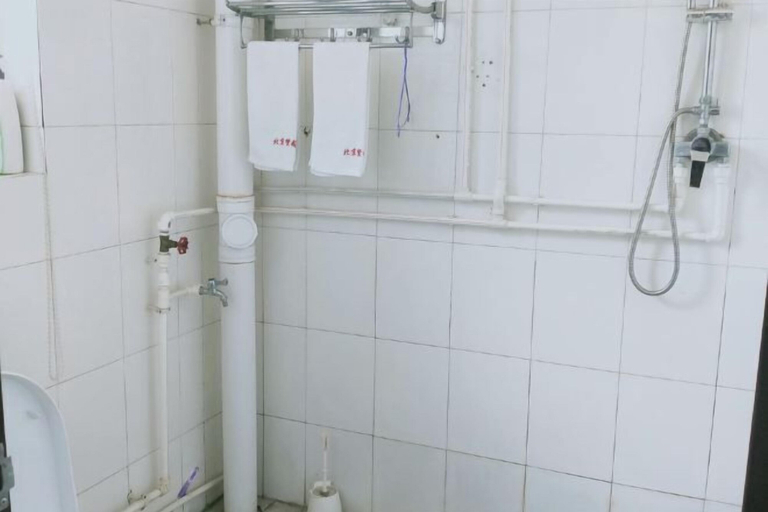 Bathroom 4, Xianyaju Hostel, Beijing