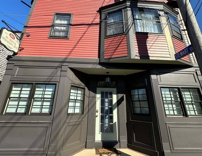 Exterior detail 4, Unique 2 Bed 1 Bath Apartment Off Broadway #3 2 Bedroom Apts, Newport