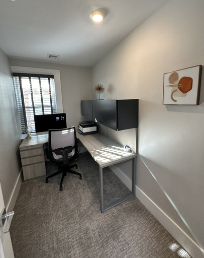 Interior 5, Large Three Room Suite 2 Bed/1 Bath In Downtown - Unit 4 2 Bedroom Home, Newport