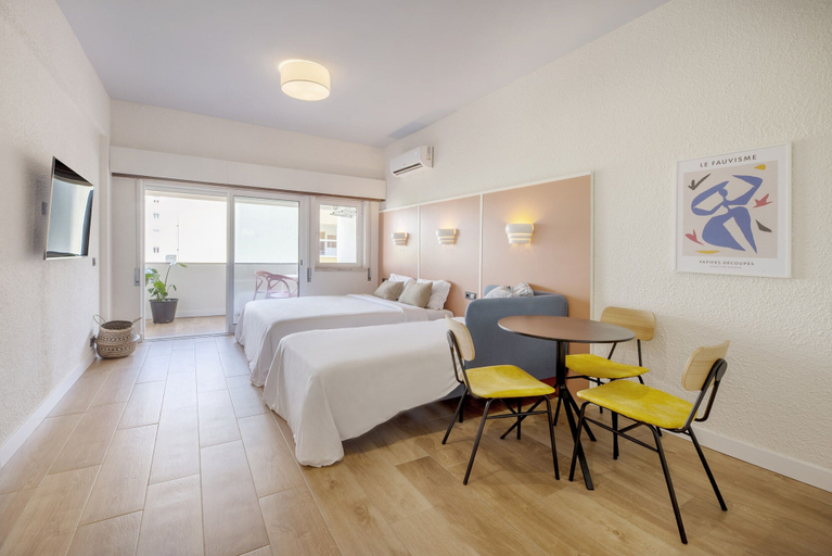 Room 4, Amarelo Studio by Olala Homes, Cascais