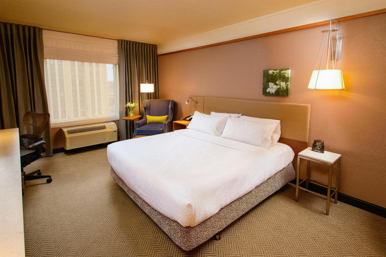 Bedroom 3, Hilton Garden Inn Rochester Downtown, MN, Olmsted