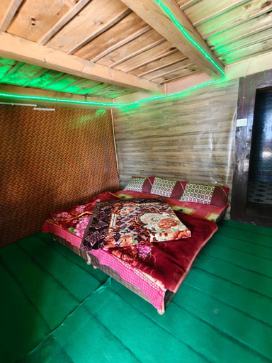 Room 5, Vedas Homestay | Waichin Valley, Kullu