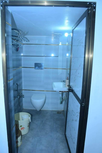 Bathroom 4, Shri Narayanam Guest House & Home Stay, Faizabad
