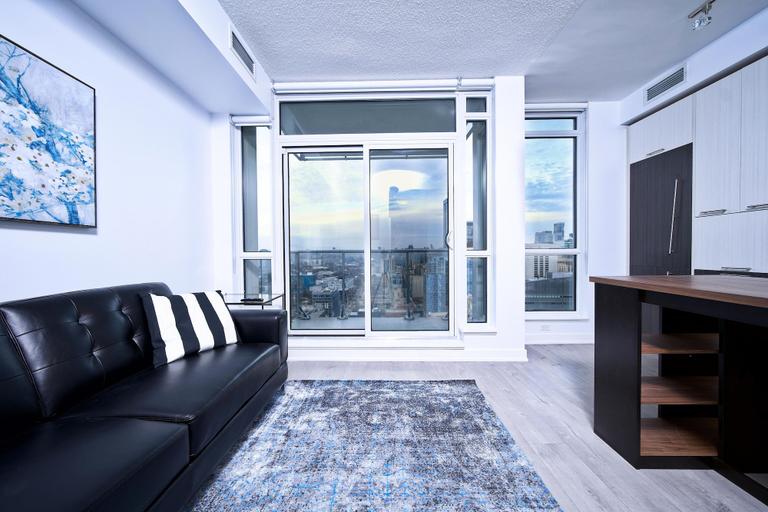 Living area 3, City Escape Suites - Walk to CN Tower, Toronto