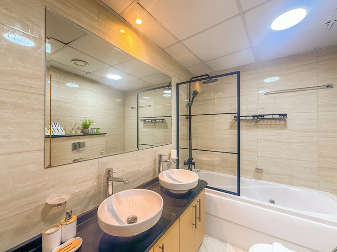 Bathroom 2, Sea View Retreat with Ain Dubai, Dubai