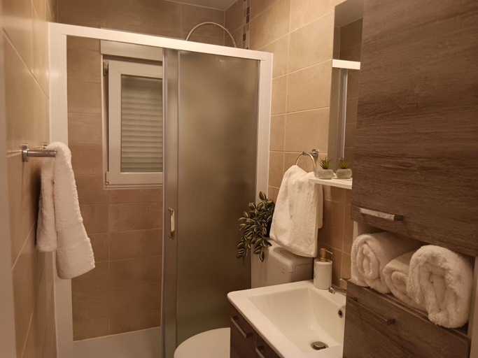 Bathroom 4, Apartment Marinko, Zadar