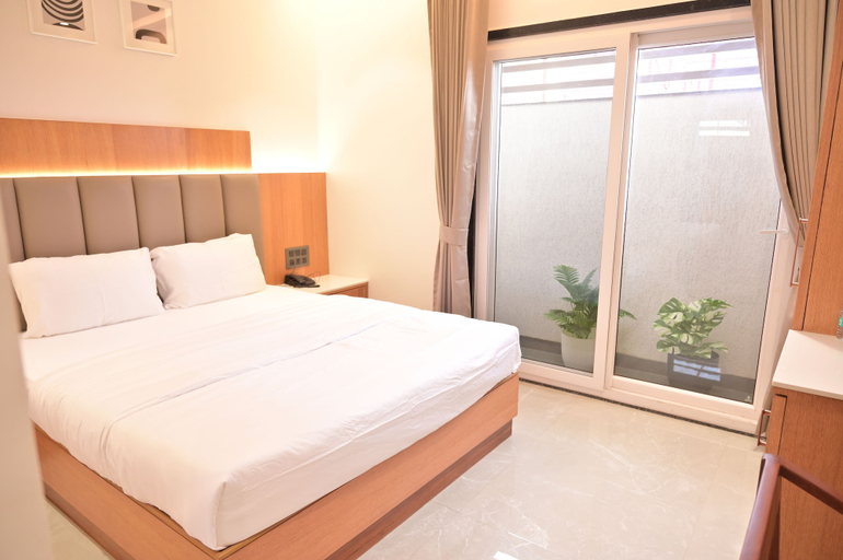 Room 2, The Citrine Hotel, Hoshangabad