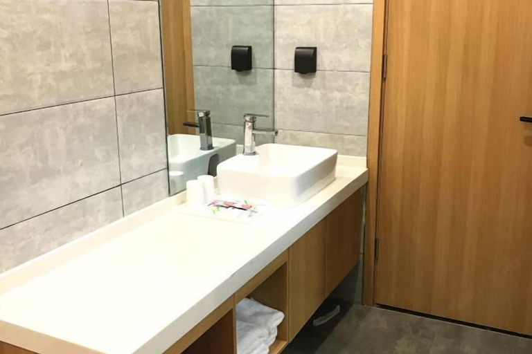 Bathroom 4, Xinyue Business Hotel, Yan'an