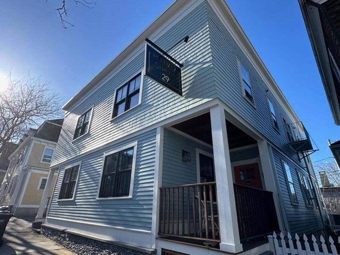 Exterior 3, Cheerful 1 Bed/ 1 Bath On Historic Pelham St - Unit 3 1 Bedroom Home, Newport