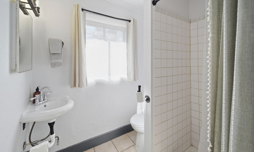Bathroom 4, Dam Site Casitas, Sierra