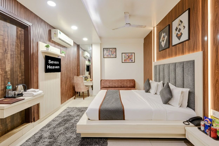 Room 4, Hotel Cozy Nest Rohini, Delhi