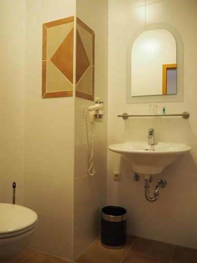 Bathroom 4, PaGa Restaurant & Hotel, Diepholz