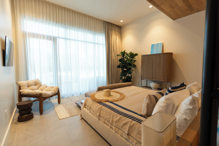 Room 4, The Sitio, Virginia Beach