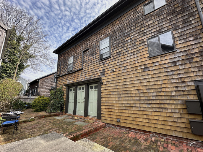 Exterior 3, Recently Renovated 2 Bed 1 Bath Apartment 2 Bedroom Apts, Newport