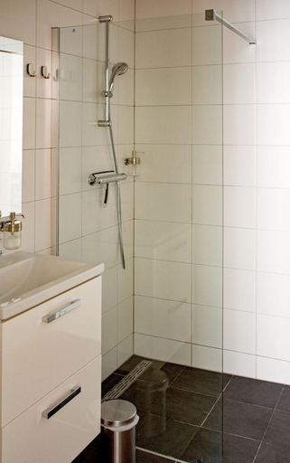 Bathroom 3, Waepen van Middelburg, Middelburg