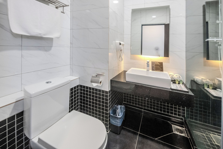 Bathroom 5, O&G Hotel Parit Buntar, Kerian