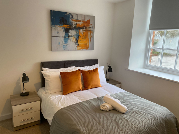 Room 2, The Square Apartments Flat 3, Swindon