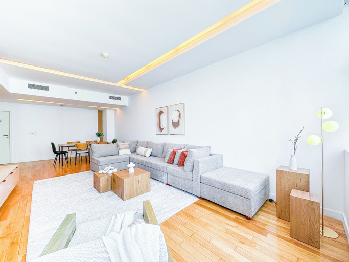 Living area 4, Opulent Flat with Beach & Canal View, Dubai