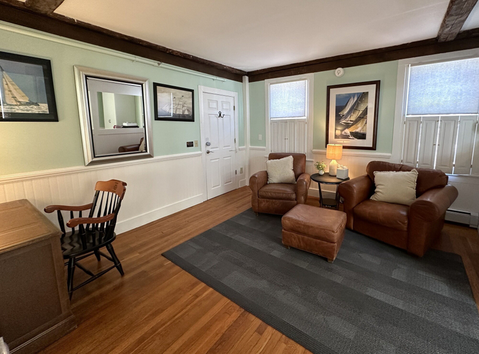 Interior 2, Open & Airy One Bedroom Suite in Downtown Newport #18 1 Home, Newport