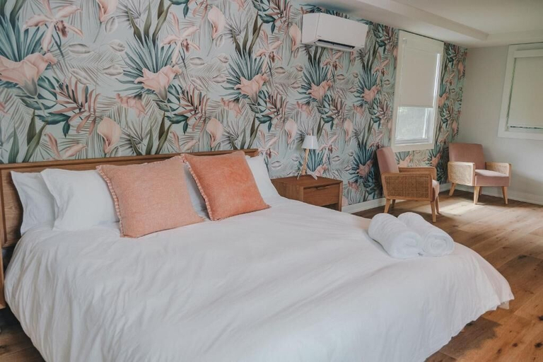 Bedroom 5, Penny's Motel & Apres, Grey