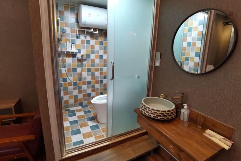 Bathroom 4, Chuyang Xiaoshe Hostel, Zhangzhou