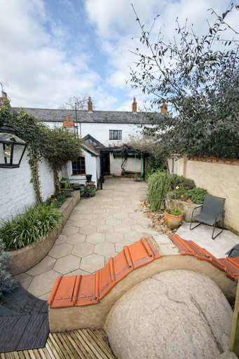 Terrace/patio 3, Ravensthorpe Rural Retreat, Northamptonshire