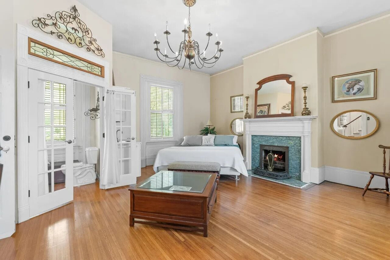 Room 4, Bashford Manor Inn, Jefferson