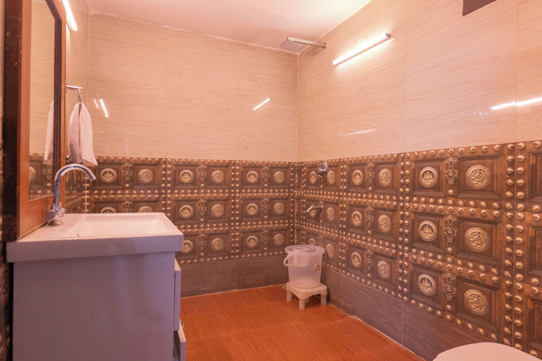 Bathroom 2, Flying Sparrow Riverside Resort, Nainital