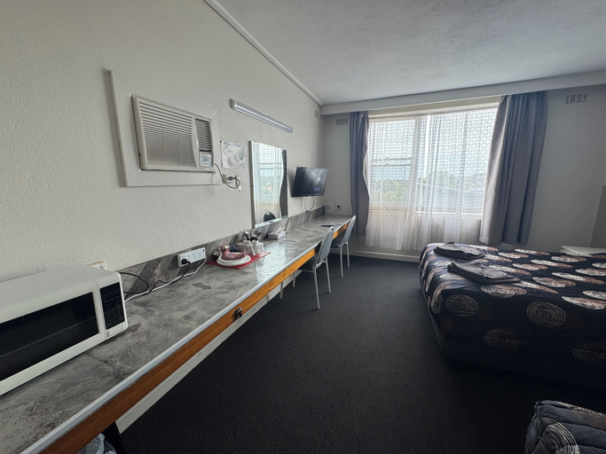 Others 4, Blue Lake Motel, Mount Gambier