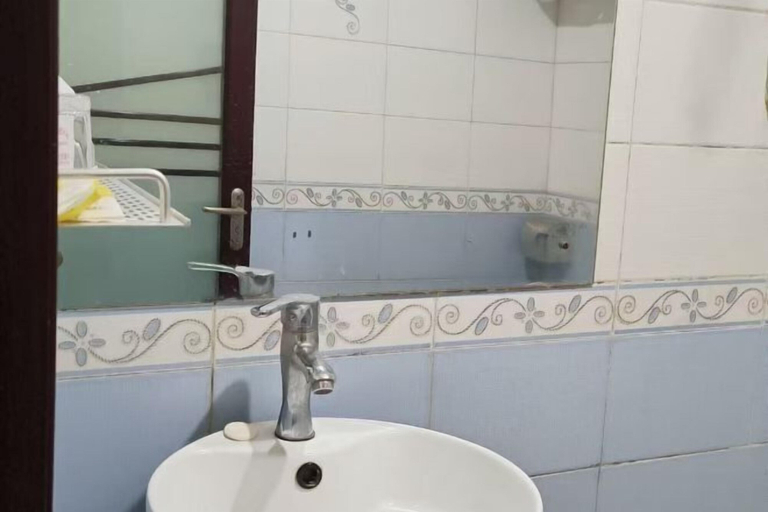 Bathroom 3, Zhang Ying Hotel, Dongguan