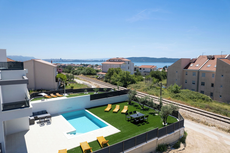Pool 2, Villa Flora, Kaštela