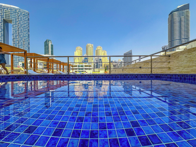 Pool 2, First Line Canal View Studio, Dubai