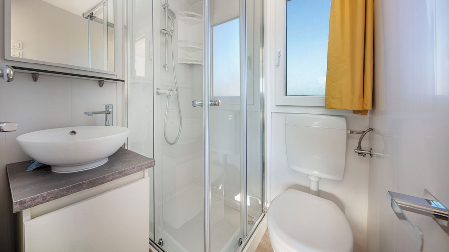Bathroom 4, Terra Park SpiritoS, Pag