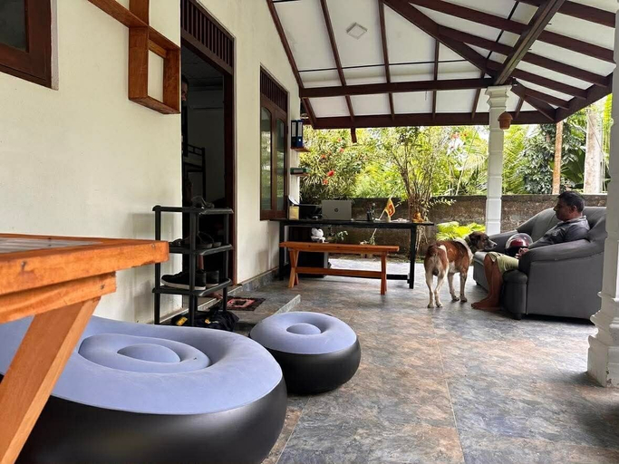 Outdoor dining, R BackPacker Hostel, Habaraduwa
