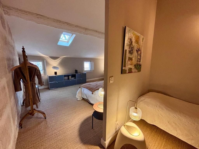 Bedroom 3, Merci Papa Merci Maman, Bouches-du-Rhône