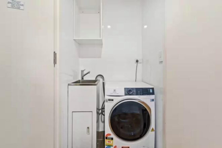 Bathroom 4, Central stylish 1 bedroom with balcony and air-con, Sydney