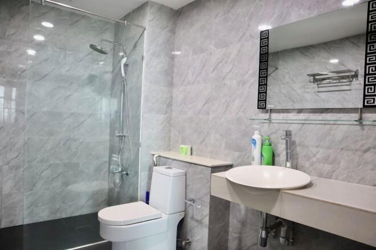 Bathroom 4, Homesuite' Home at Riverson Soho, Kota Kinabalu