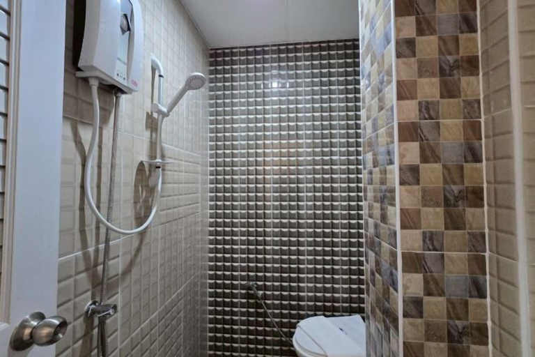 Bathroom 4, The White Residence Chanthaburi, Muang Chanthaburi