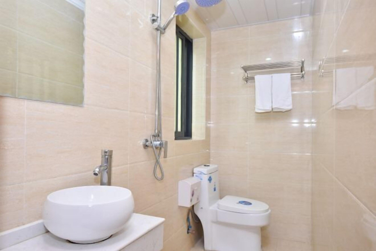 Bathroom 3, Yiyuanchun Shanju Hotel, Huangshan
