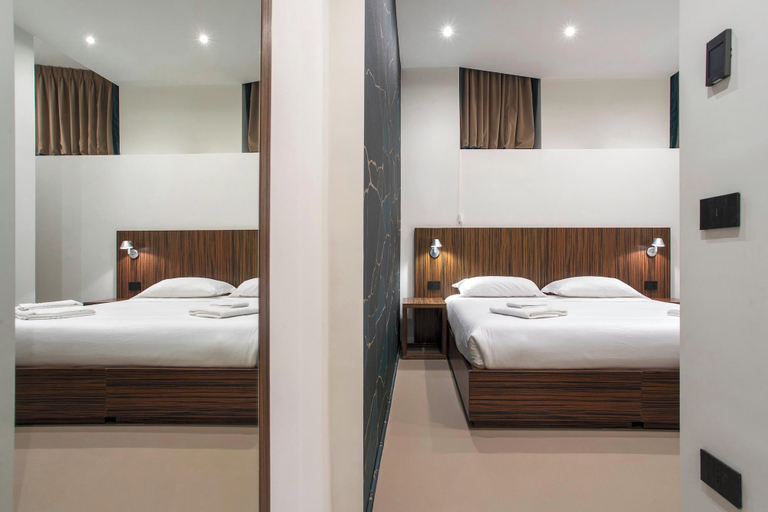Room 4, The Place, Milano