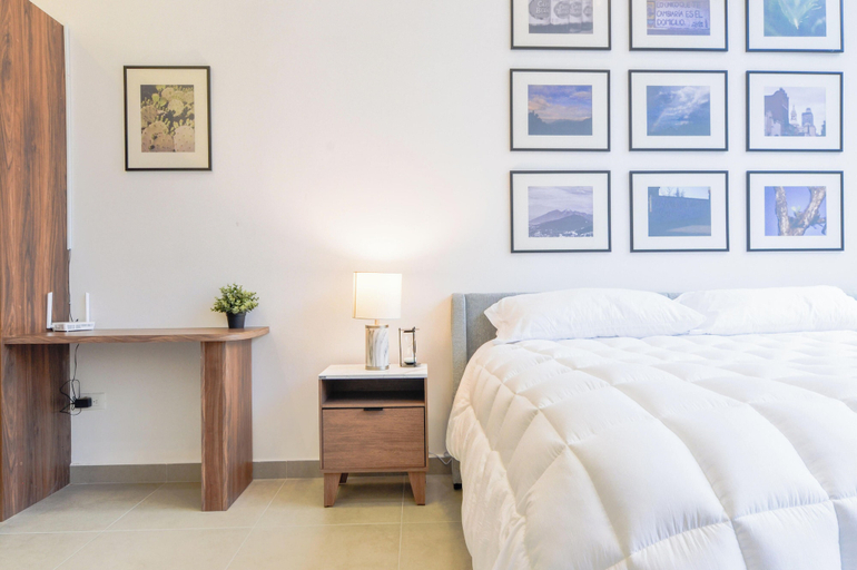 Room 2, Magnus, Monterrey