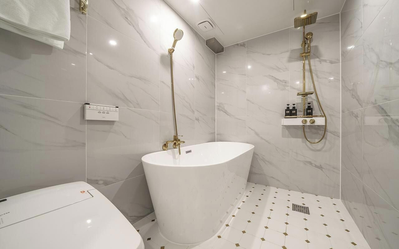 Bathroom 4, No. 25 Iksan Station Branch, Iksan