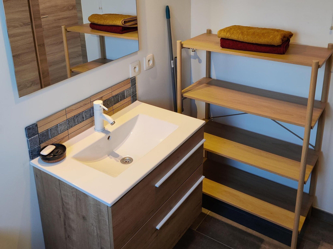 Bathroom 2, Terrasse du Pont Alsort Apt 2/2 - Jacuzzi & Panoramic Valley View, Hainaut