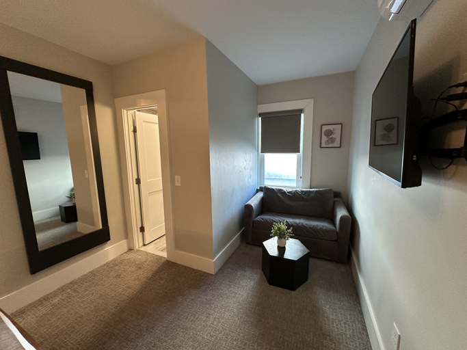 Living area 4, Modern 1 Bed/1 Bath/ Downtown Pelham St 1 Bedroom Home, Newport
