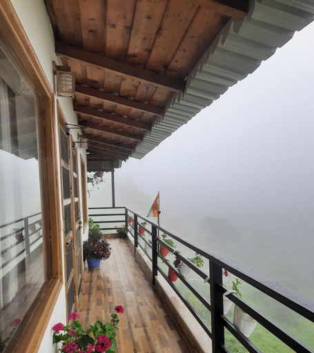Property grounds 3, Richa Cottage and Home Stay, Nainital