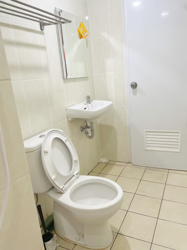 Bathroom 5, M-Town Residence Tower Dakota 1126 by Betah Banget, Tangerang