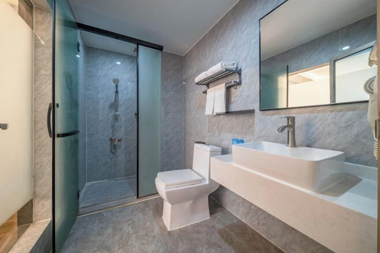Bathroom 3, Seattle Hotel, Baise
